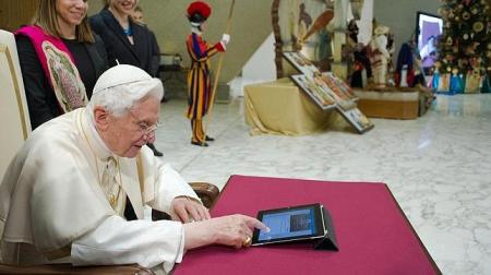 Primer tuit del Papa Benedicto XVI